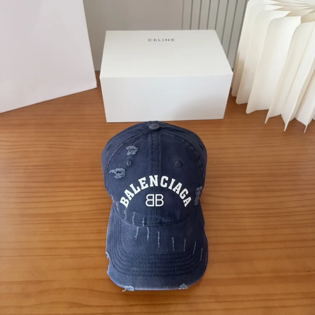 💰60 Balencia*a new baseball cap 🧢Simple, fashionable and super beautiful hat!