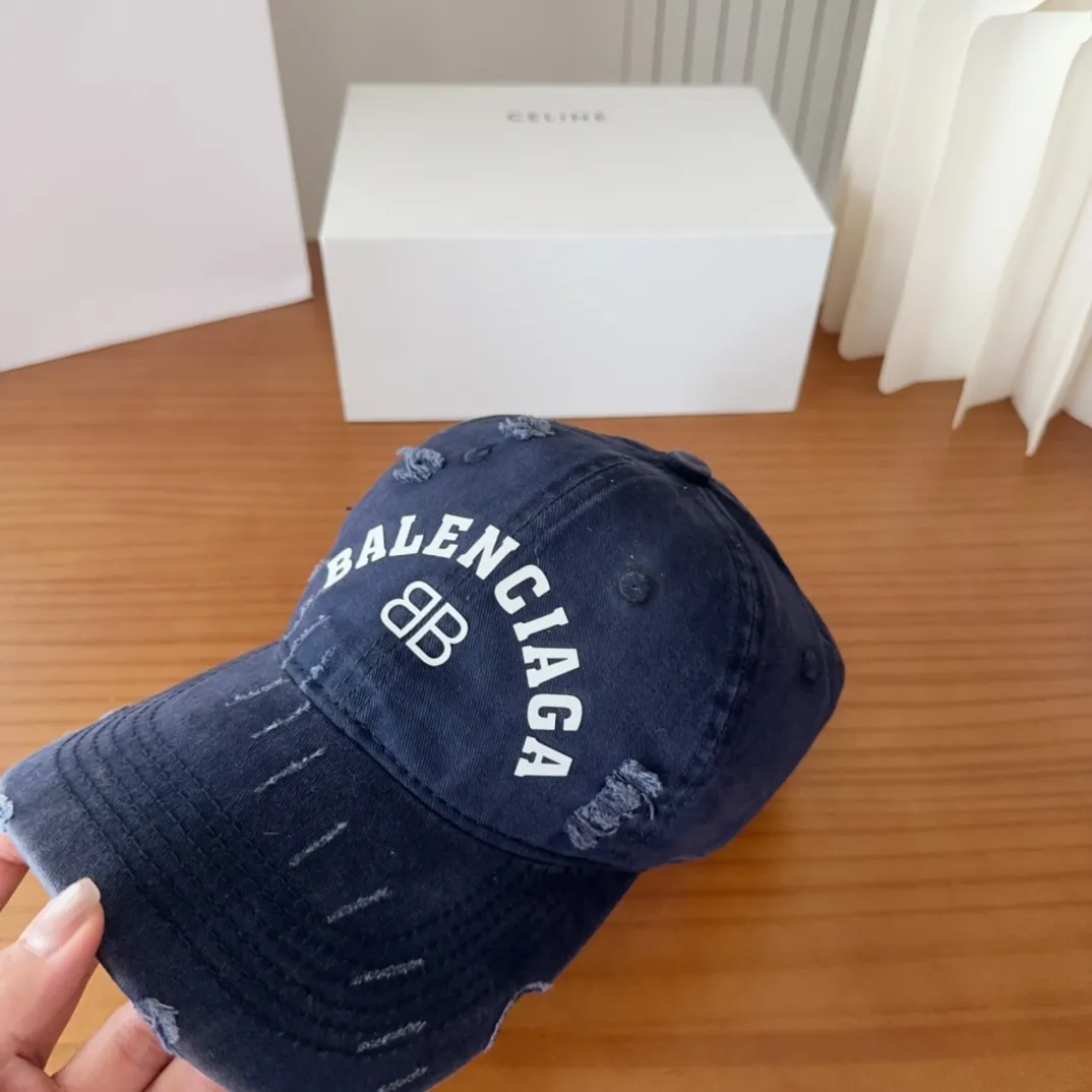 💰60 Balencia*a new baseball cap 🧢Simple, fashionable and super beautiful hat!