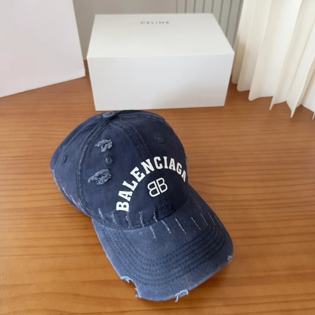 💰60 Balencia*a new baseball cap 🧢Simple, fashionable and super beautiful hat!