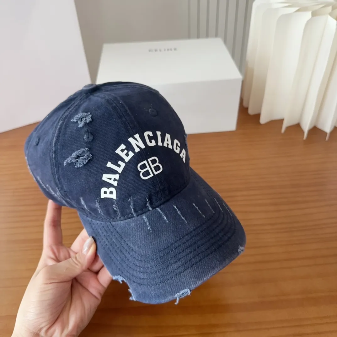 💰60 Balencia*a new baseball cap 🧢Simple, fashionable and super beautiful hat!