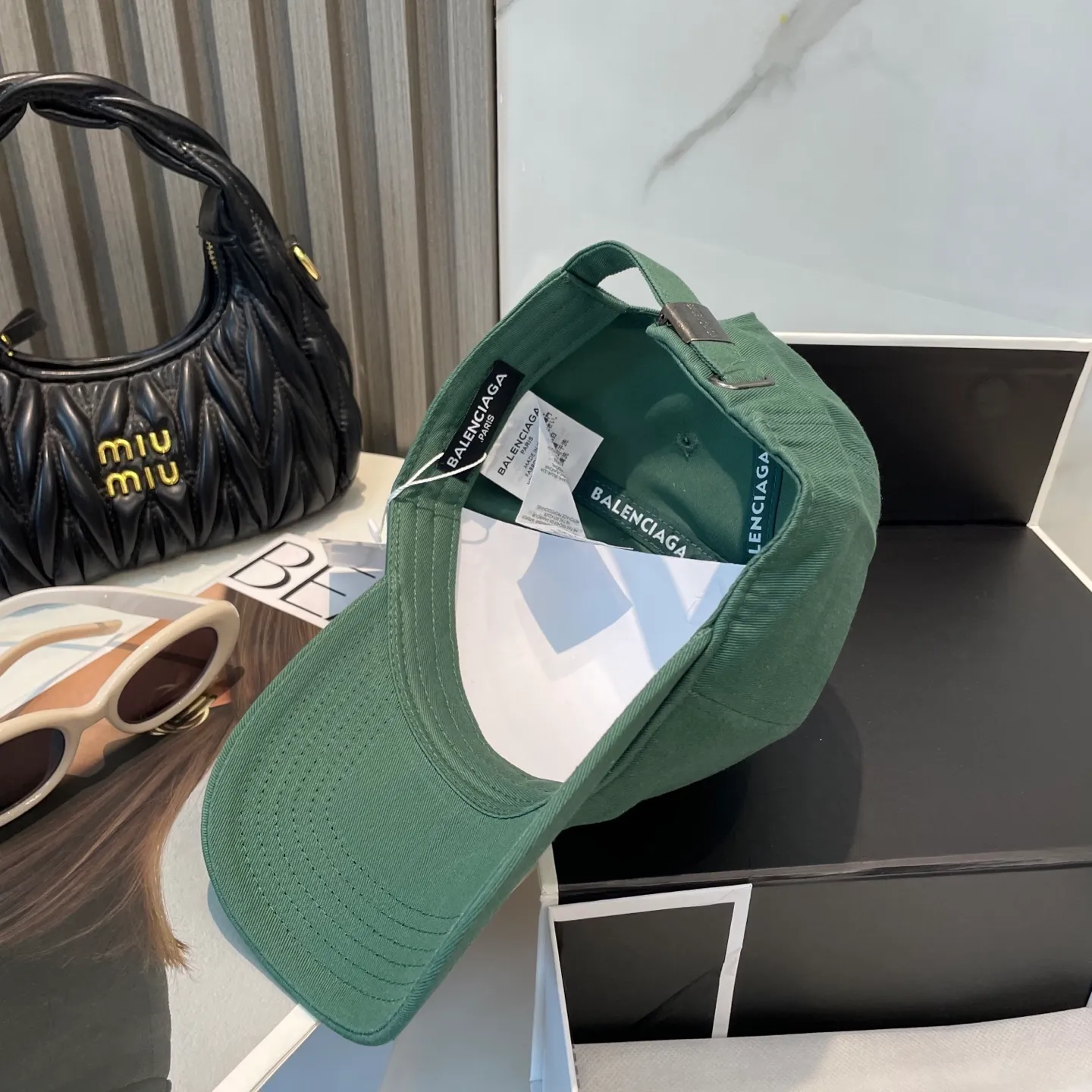 P56 BALENCIAGA Balenciaga's new embroidered logo baseball cap, cool colors, different styles for men and women, the first batch will be shipped first! A must-buy for Paris fans!