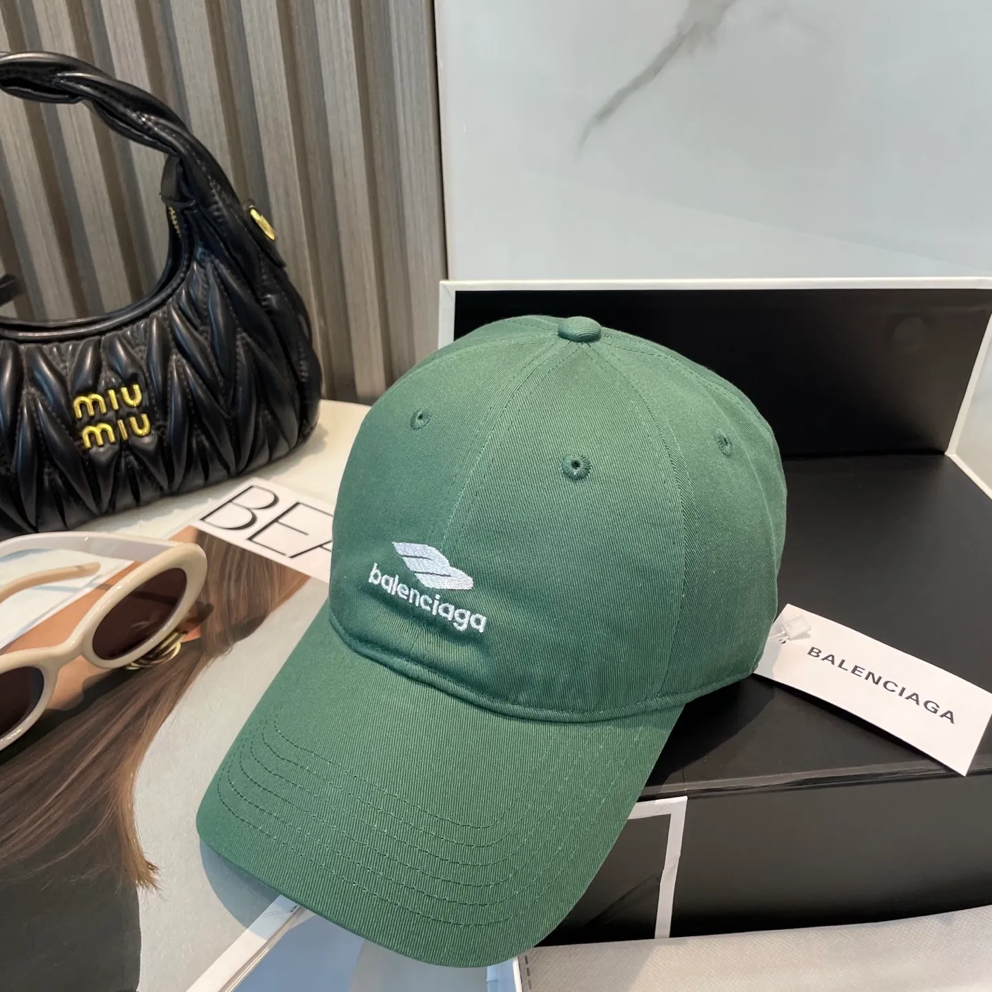 P56 BALENCIAGA Balenciaga's new embroidered logo baseball cap, cool colors, different styles for men and women, the first batch will be shipped first! A must-buy for Paris fans!
