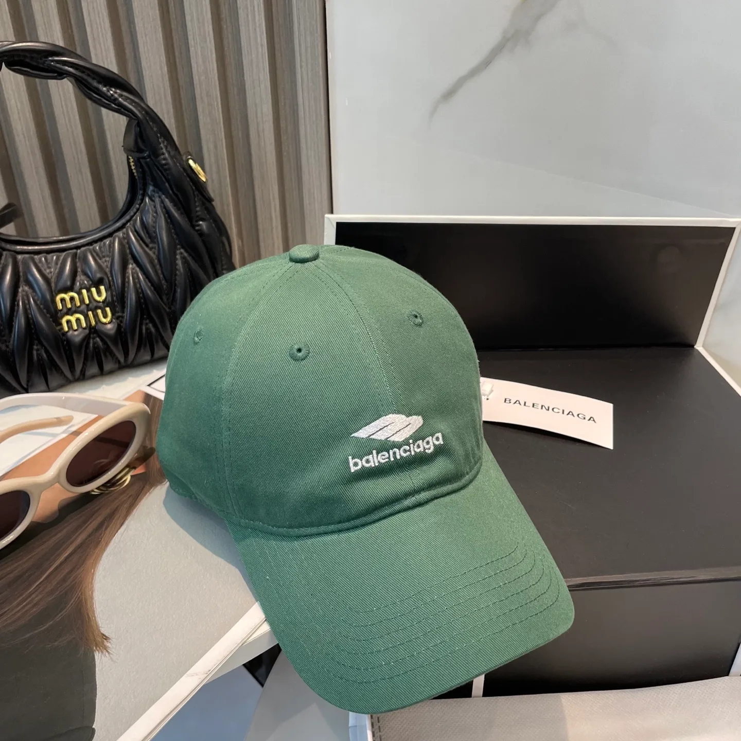 P56 BALENCIAGA Balenciaga's new embroidered logo baseball cap, cool colors, different styles for men and women, the first batch will be shipped first! A must-buy for Paris fans!
