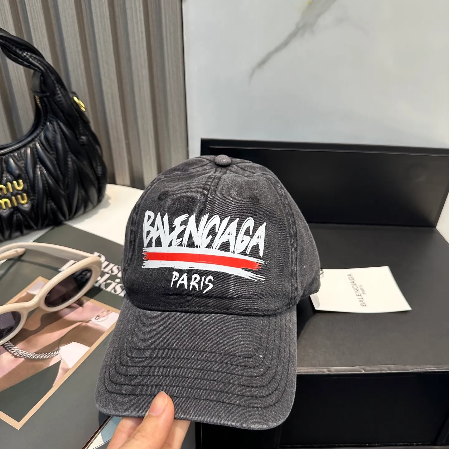P60 new product Balencia*a Balenciaga new baseball cap ready for delivery in seconds🧢Simple, fashionable, super invincible and beautiful hat! Couple style!