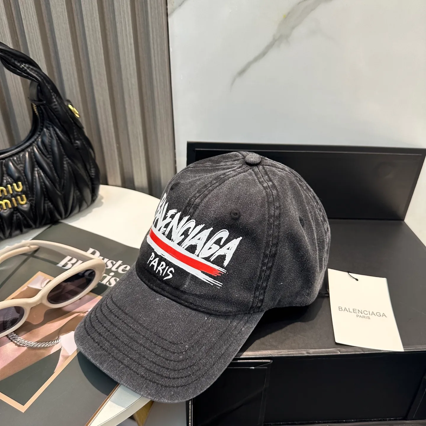 P60 new product Balencia*a Balenciaga new baseball cap ready for delivery in seconds🧢Simple, fashionable, super invincible and beautiful hat! Couple style!