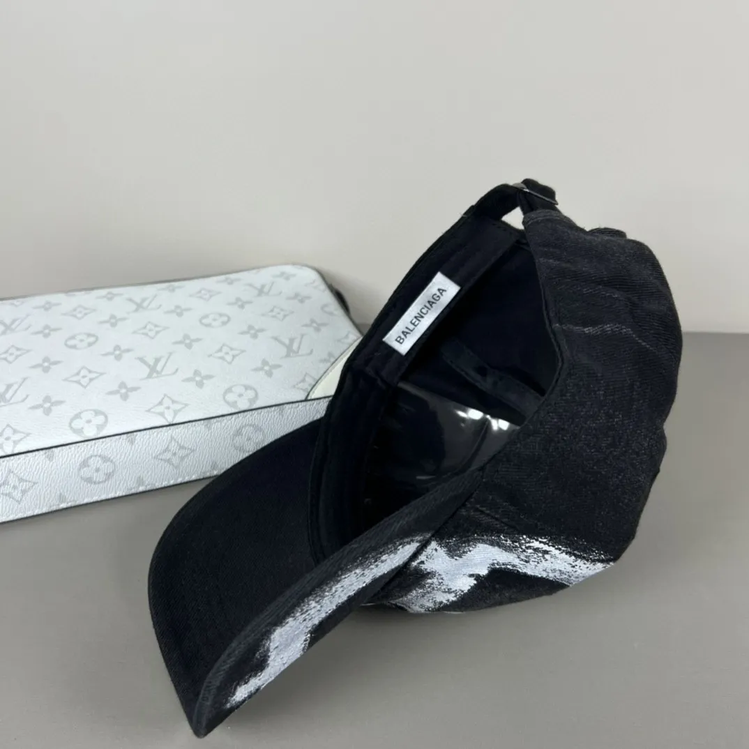 P50 BALENCIAGA new embroidered logo baseball cap, cool colors, different styles for men and women, the first batch will be shipped first! A must-buy for Paris fans!
