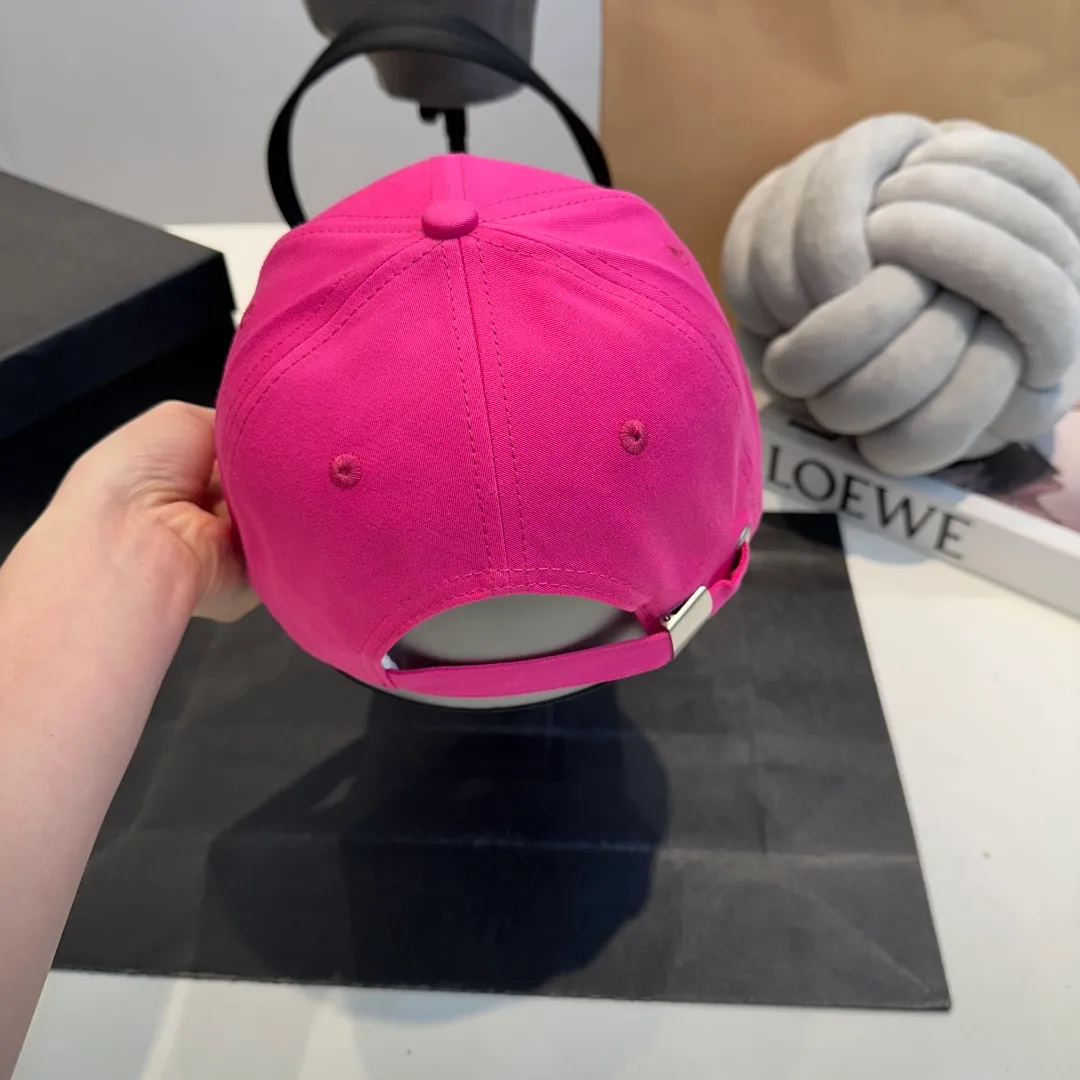 P56 BALENCIAGA Balenciaga's new embroidered logo baseball cap, cool colors, different styles for men and women, the first batch will be shipped first! A must-buy for Paris fans!