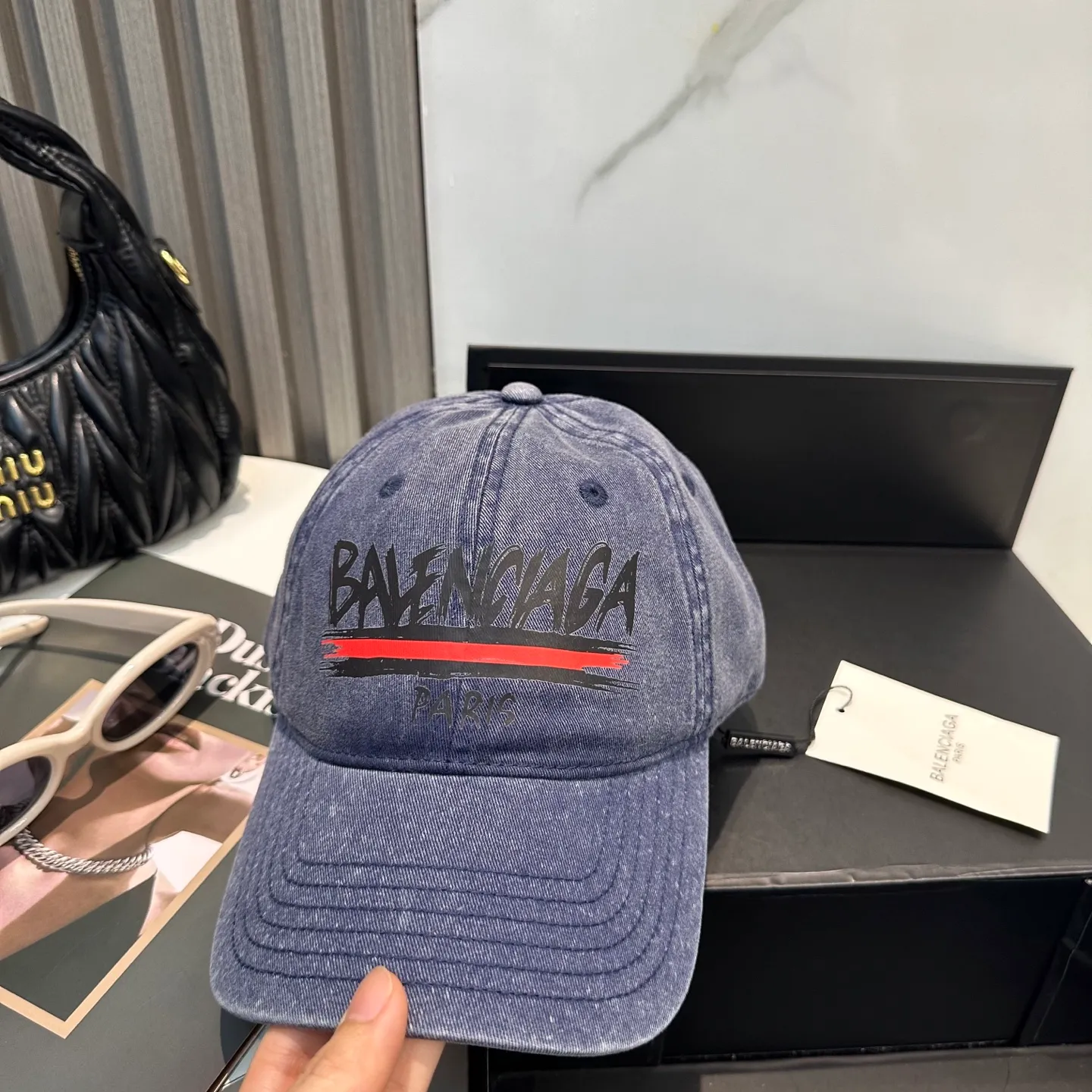 P60 new product Balencia*a Balenciaga new baseball cap ready for delivery in seconds🧢Simple, fashionable, super invincible and beautiful hat! Couple style!