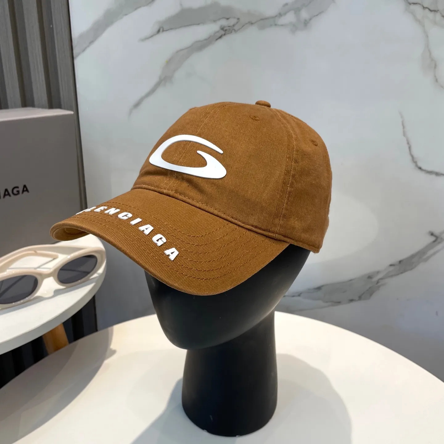 P60 BALENCIAGA 🆕Spring style new personalized baseball cap, high quality and excellent breathability, suitable for all seasons, high-value fashion item! Same style for men and women