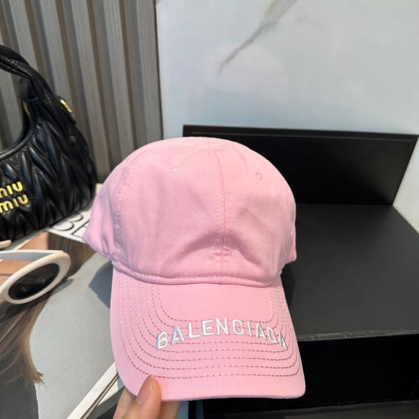 P66 Balencia*a Balenciaga's new baseball cap, ready for delivery in seconds 🧢Simple, fashionable, super invincible and beautiful hat! Couple style! The advantages of the original product compared to other hats,