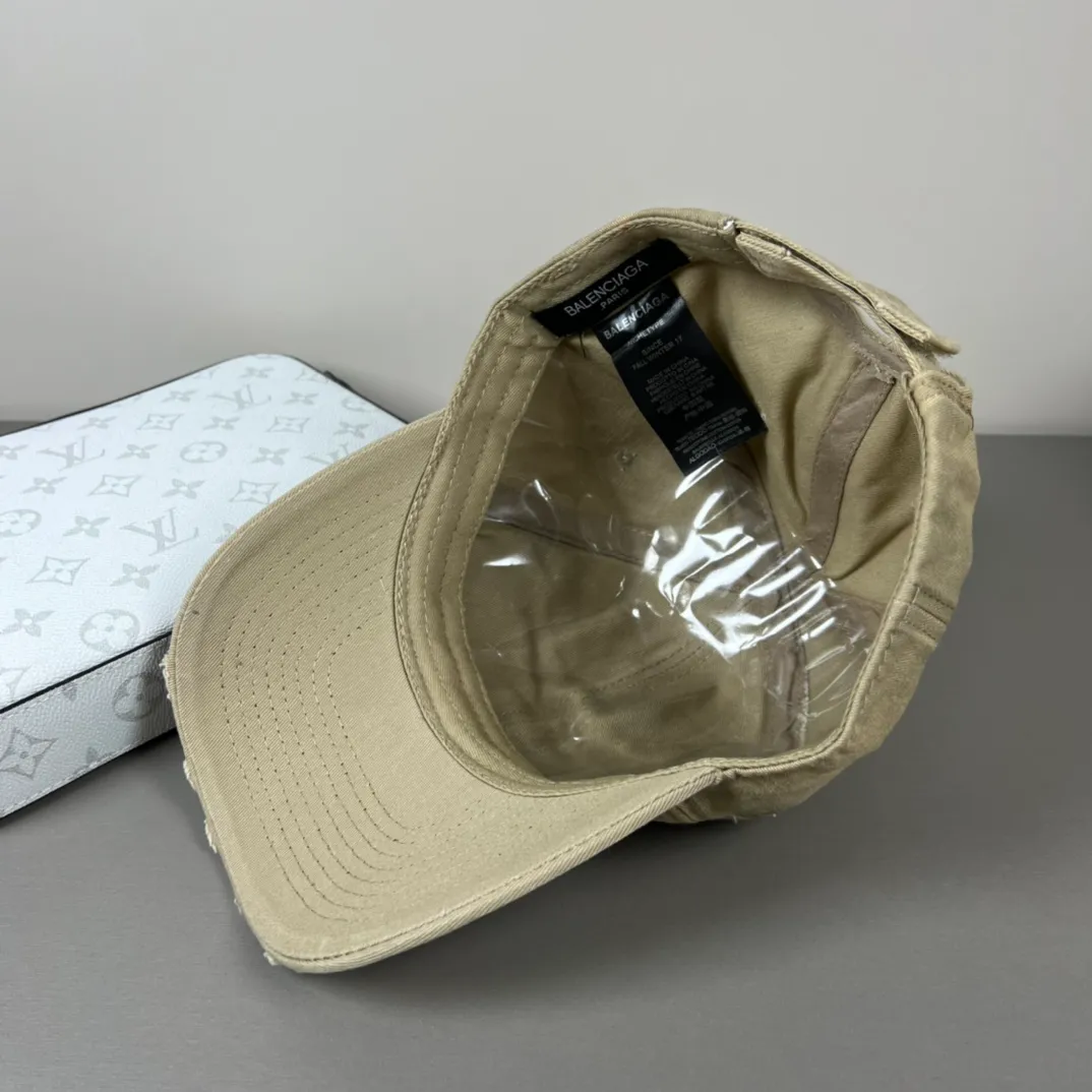 P56 Balenclaga official website new product Balenciaga new baseball cap ready for delivery in seconds🧢Simple, fashionable, super invincible and beautiful hat! Couple style! The advantages of the original product compared to other hats,