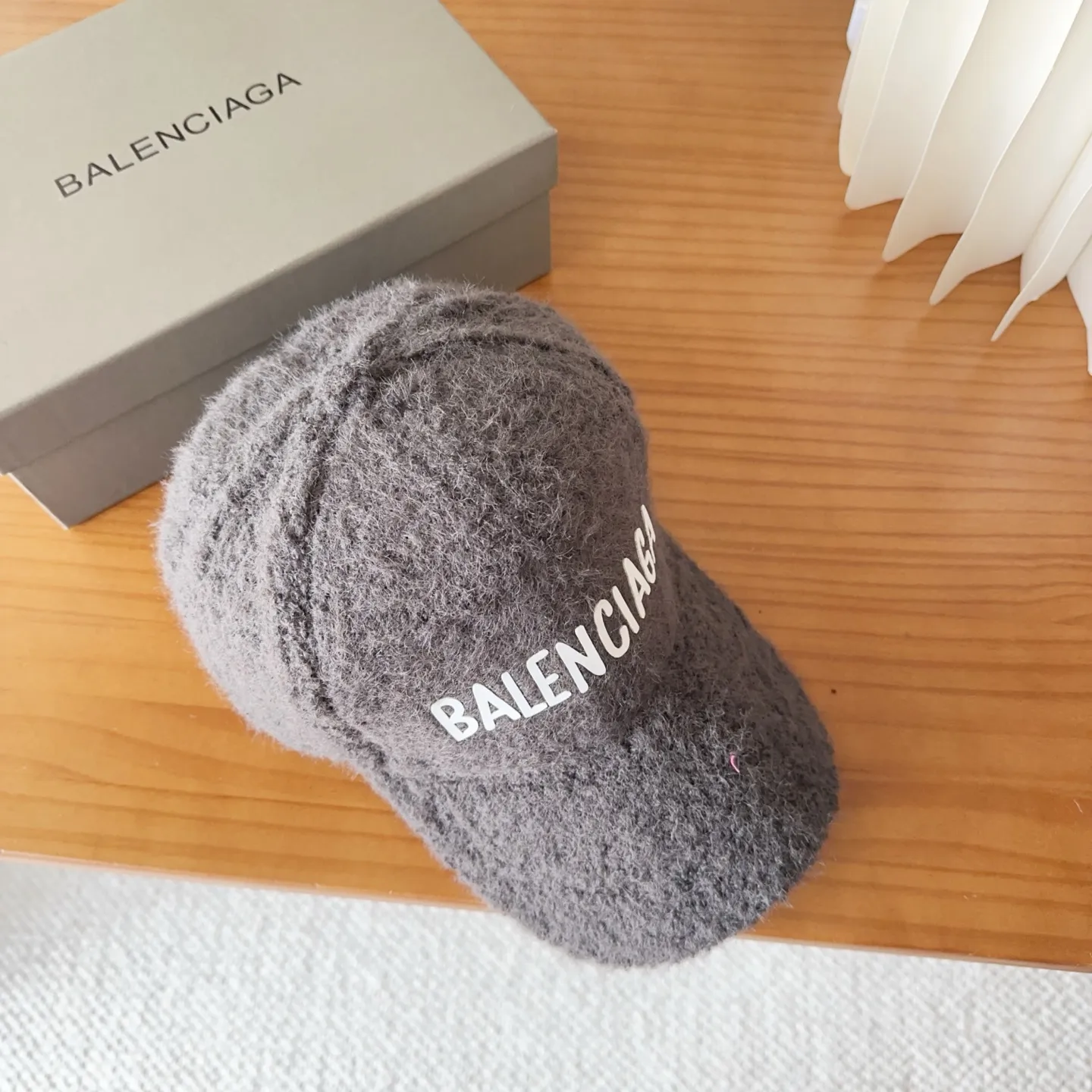 💰50 Parisian* baseball cap, classic trendy cool style, so nice👍😍 It’s so good-looking that you don’t need it 😉 Huge anti-collision❗️Very versatile ❗️It shows off your face even though it’s small 😉