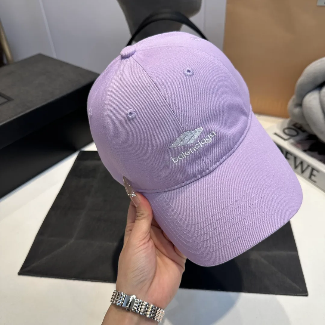 P60 Balenciaga Balenciaga's new baseball cap, personalized and old yuppie style, has a strong sense of design and is a must-have for fashionistas