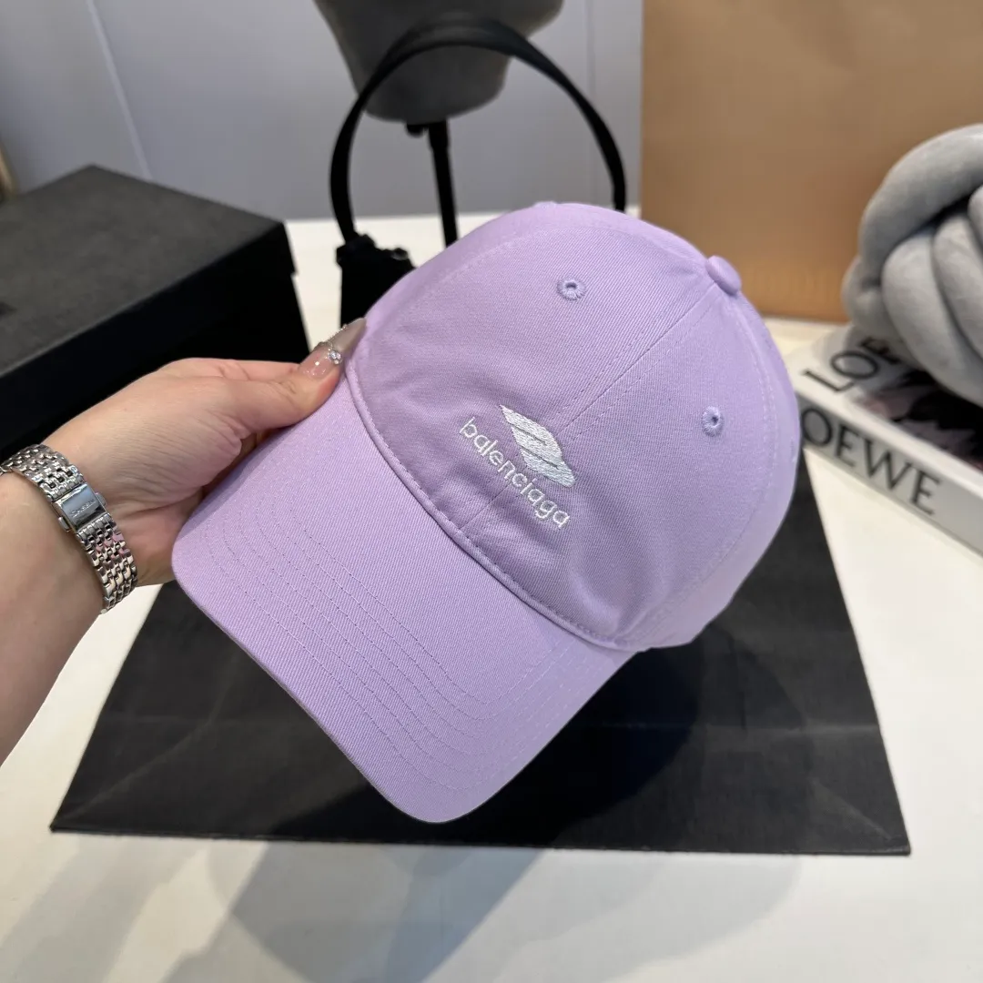 P60 Balenciaga Balenciaga's new baseball cap, personalized and old yuppie style, has a strong sense of design and is a must-have for fashionistas