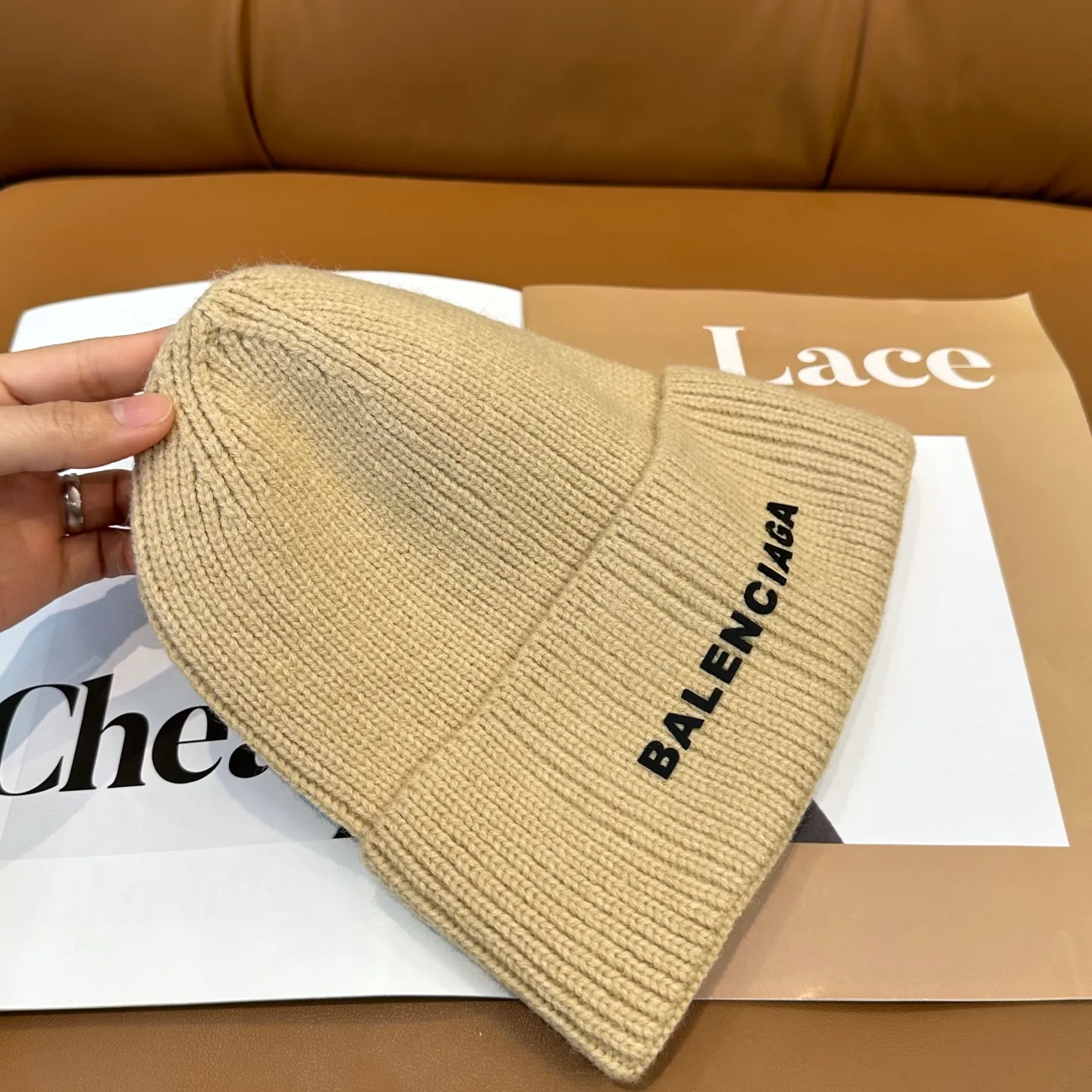 P56 Balenciaga new letter knitted hat! Xiaohongshu’s hottest selling item! Dress well! The same style for men and women, fashionable and popular🌸First-class quality, the best brand to keep warm in autumn and winter, order now, limited edition
