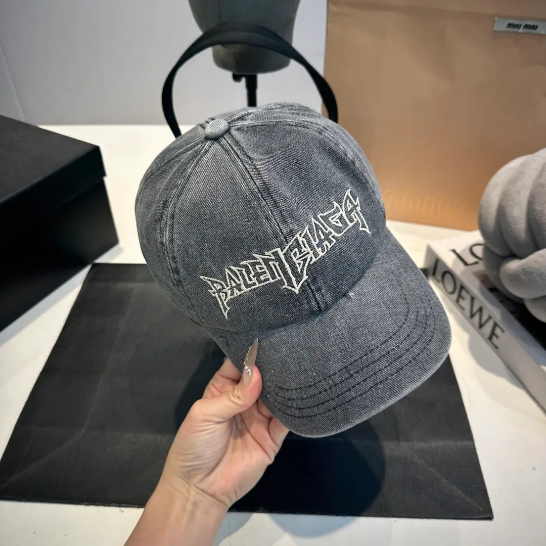 P70 BALENCIAGA new embroidered logo baseball cap, cool colors, different styles for men and women, the first batch will be shipped first! A must-buy for Paris fans!