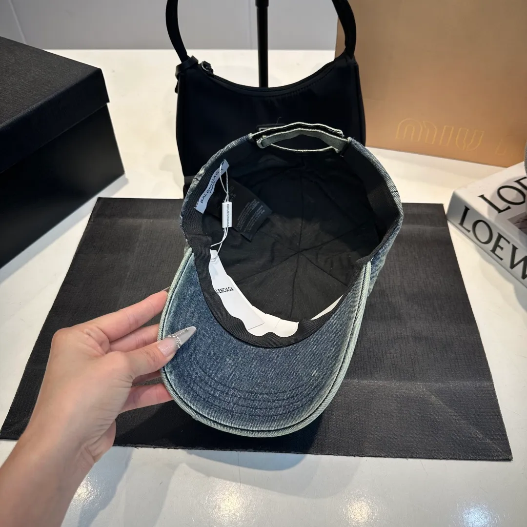 P70 BALENCIAGA new embroidered logo baseball cap, cool colors, different styles for men and women, the first batch will be shipped first! A must-buy for Paris fans!