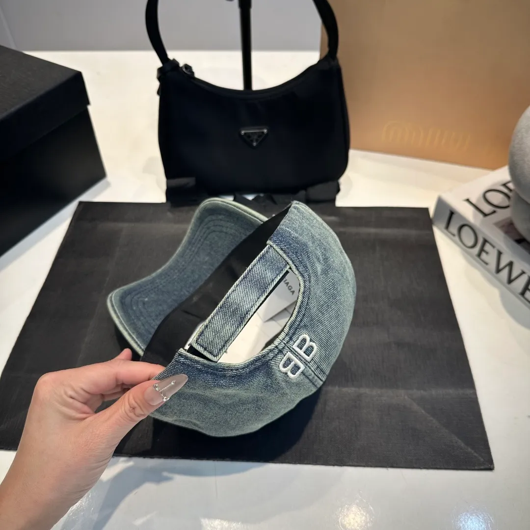 P70 BALENCIAGA new embroidered logo baseball cap, cool colors, different styles for men and women, the first batch will be shipped first! A must-buy for Paris fans!