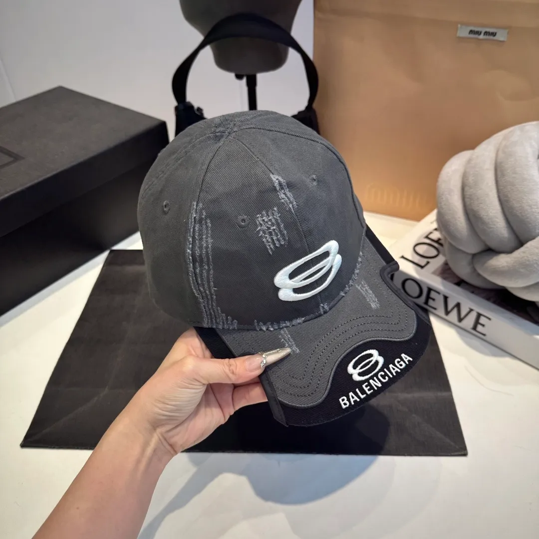 P70 BALENCIAGA new embroidered logo baseball cap, cool colors, different styles for men and women, the first batch will be shipped first! A must-buy for Paris fans!