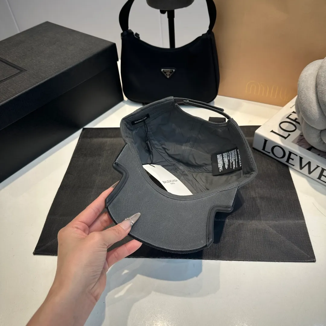 P70 BALENCIAGA new embroidered logo baseball cap, cool colors, different styles for men and women, the first batch will be shipped first! A must-buy for Paris fans!