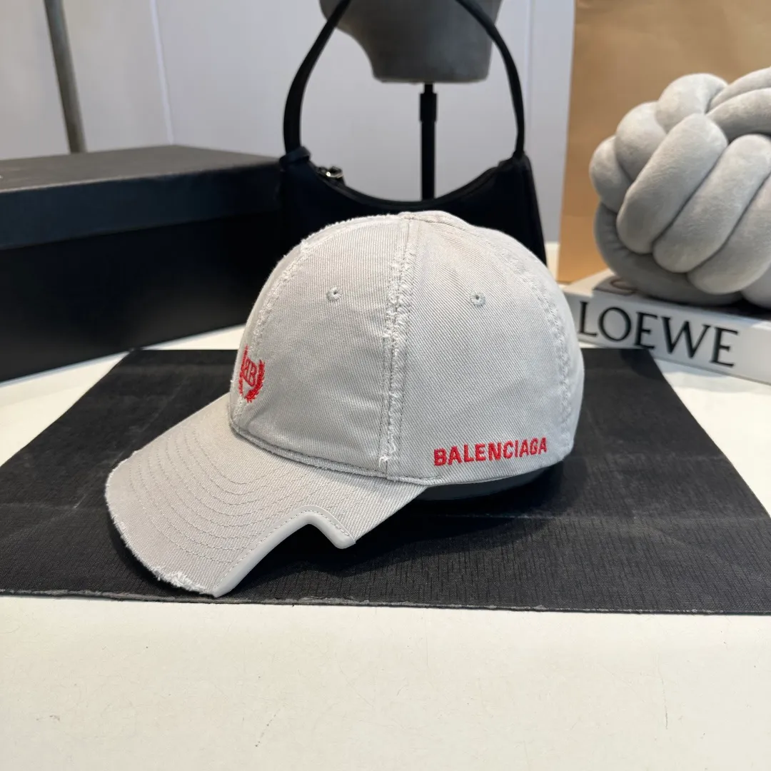 p70 Balencia*a Balenciaga’s new baseball cap 🧢Simple, fashionable and super beautiful hat!