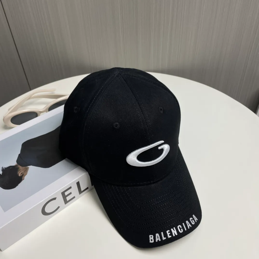 P60 new product Balencia*a new baseball cap with embroidered letters from Balenciaga, ready for delivery in seconds🧢Simple, fashionable, super invincible and beautiful hat! Couple style!