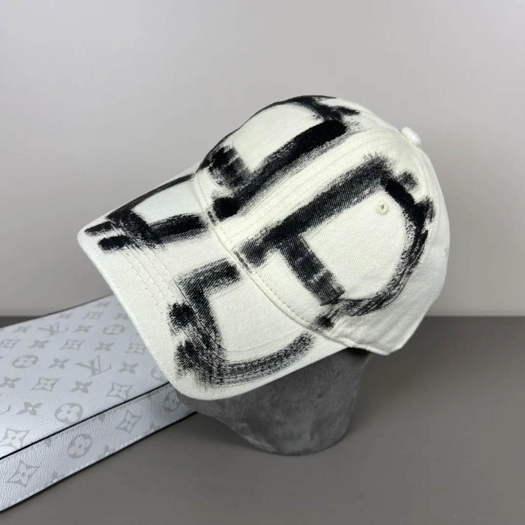 P50 BALENCIAGA new embroidered logo baseball cap, cool colors, different styles for men and women, the first batch will be shipped first! A must-buy for Paris fans!