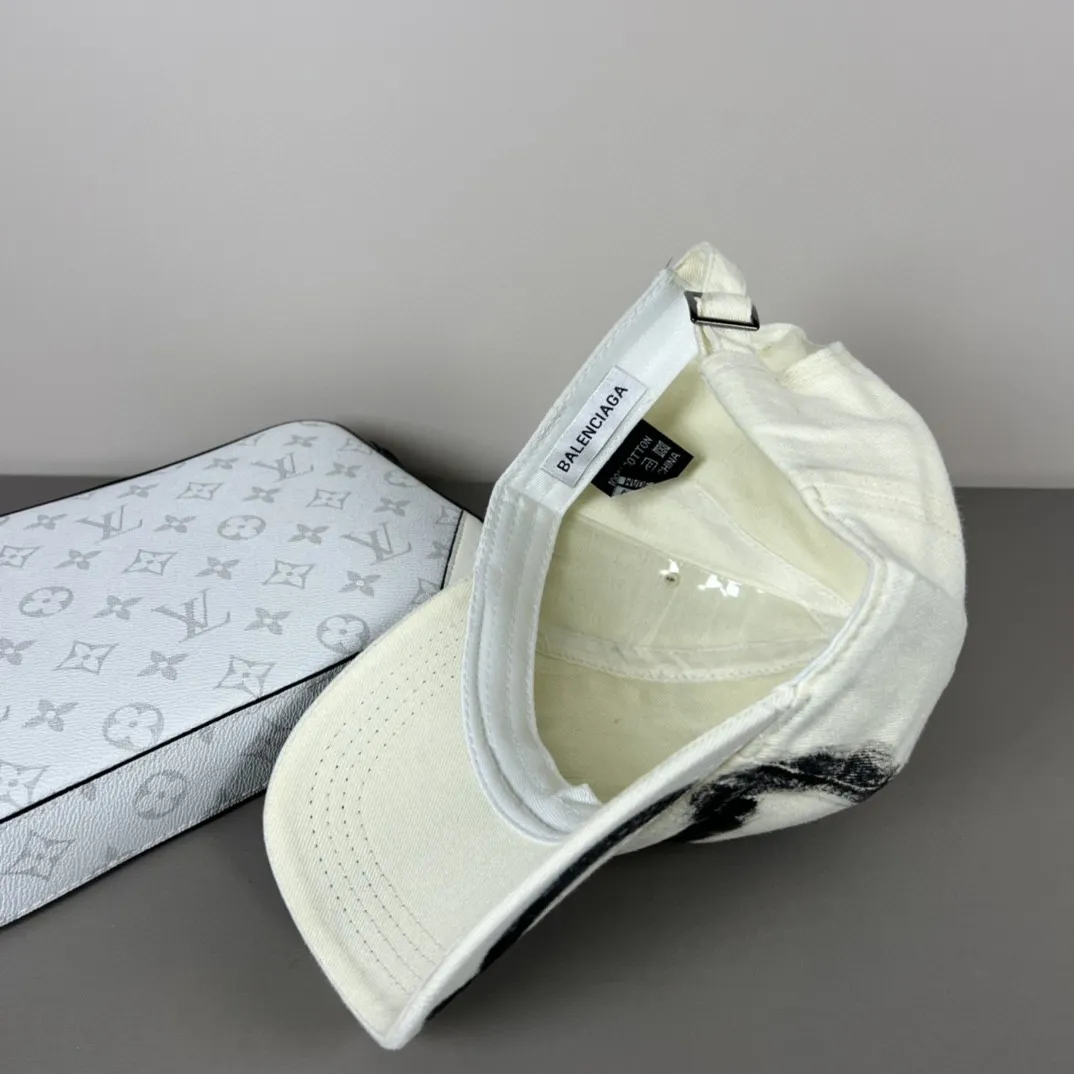 P50 BALENCIAGA new embroidered logo baseball cap, cool colors, different styles for men and women, the first batch will be shipped first! A must-buy for Paris fans!