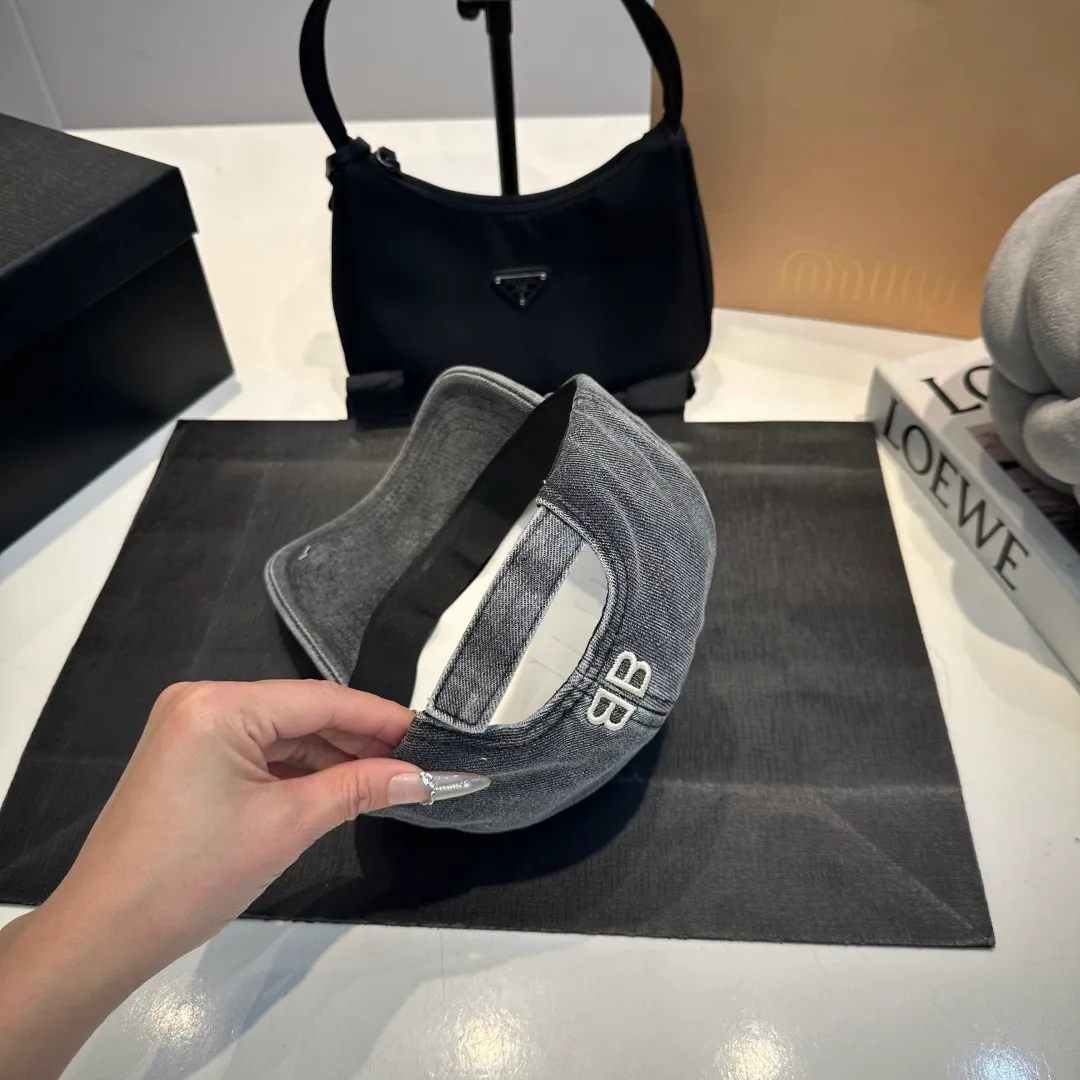 P70 BALENCIAGA new embroidered logo baseball cap, cool colors, different styles for men and women, the first batch will be shipped first! A must-buy for Paris fans!