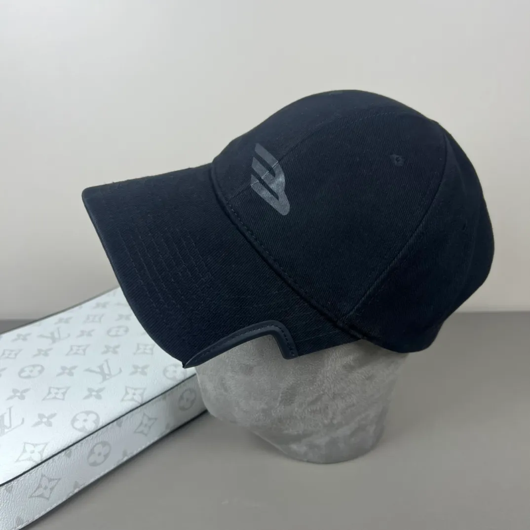 60💰BALENCIAGA Balenciaga’s new logo baseball cap, cool colors, different styles for men and women, the first batch will be shipped first! A must-buy for Paris fans!