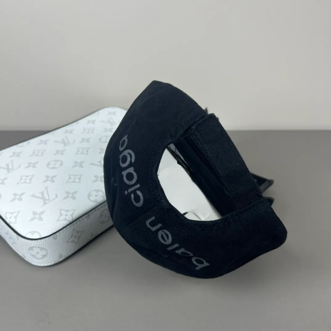 60💰BALENCIAGA Balenciaga’s new logo baseball cap, cool colors, different styles for men and women, the first batch will be shipped first! A must-buy for Paris fans!