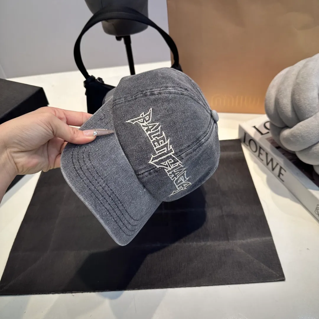 P70 BALENCIAGA new embroidered logo baseball cap, cool colors, different styles for men and women, the first batch will be shipped first! A must-buy for Paris fans!