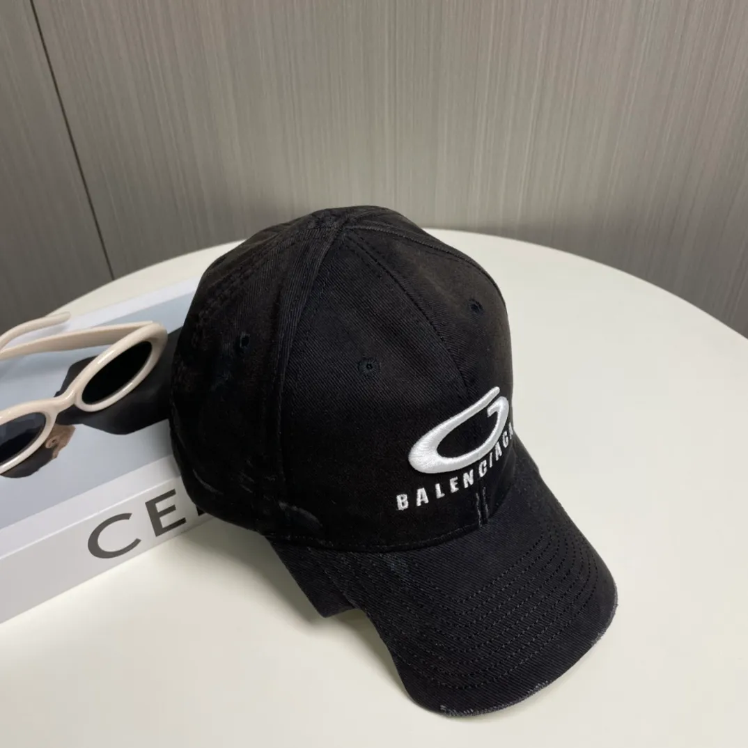 P60 new product Balencia*a Balenciaga high version painted embroidered letters new baseball cap, ready for delivery in seconds🧢Simple, fashionable, super invincible and beautiful hat! Couple style!