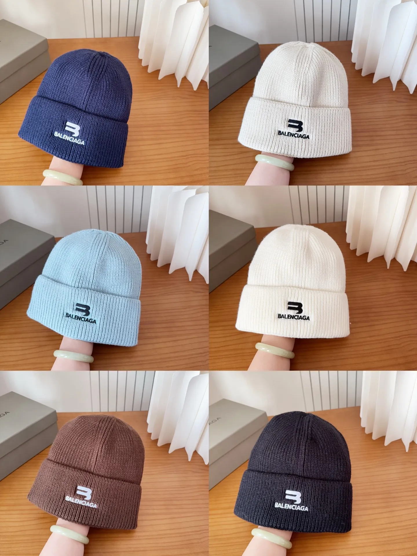 💰60 Balenciaga knitted cold hat brick cabinet new style! It became popular on Xiaohongshu as soon as it was put on the shelves~ First released on the whole network, matching color and version. The first batch of goods is sufficient, so hurry up and get it.