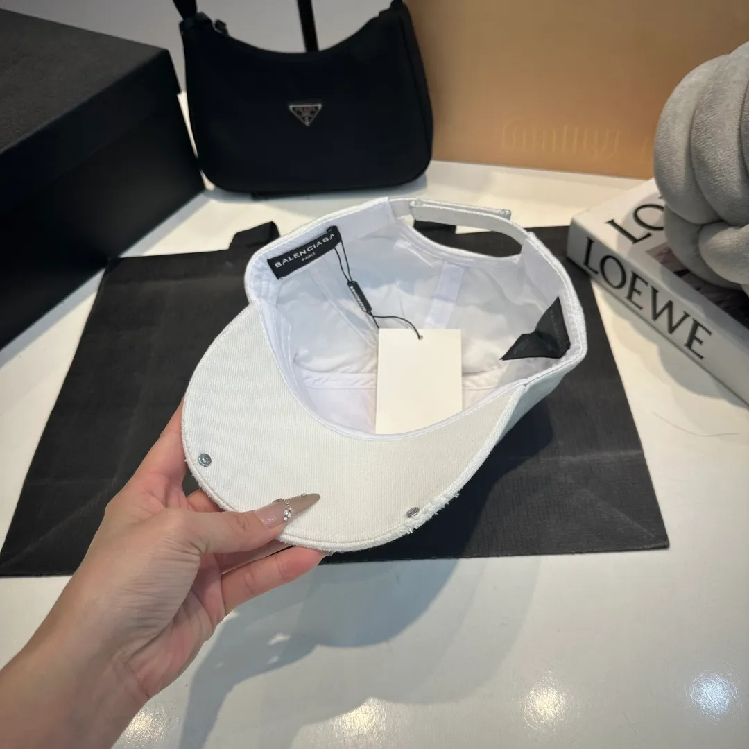 P70 Balenclaga new baseball cap, ready for delivery in seconds🧢Simple, fashionable, super invincible and beautiful hat! Couple style! Advantages of original items compared to other hats