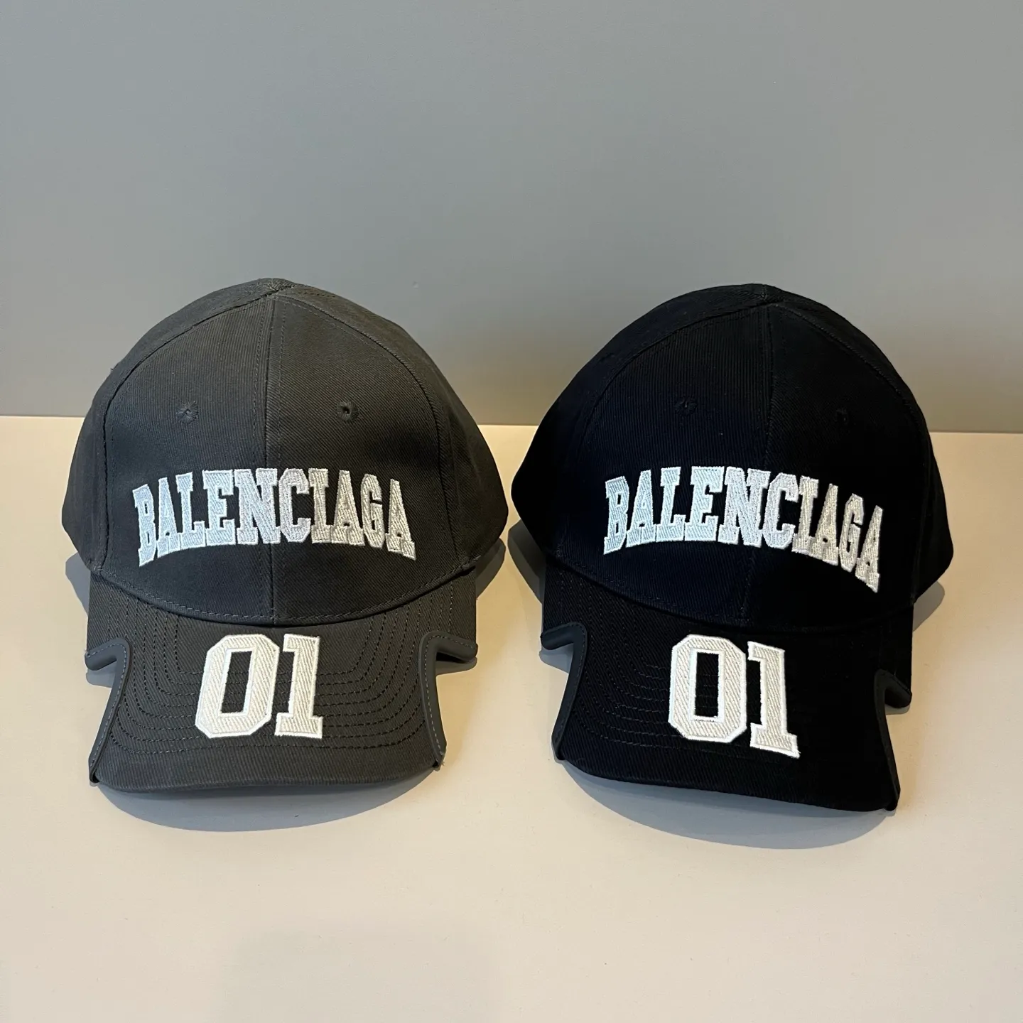 P60 BALENCIAGA new logo baseball cap, cool colors, different styles for men and women, the first batch will be shipped first! A must-buy for Paris fans!