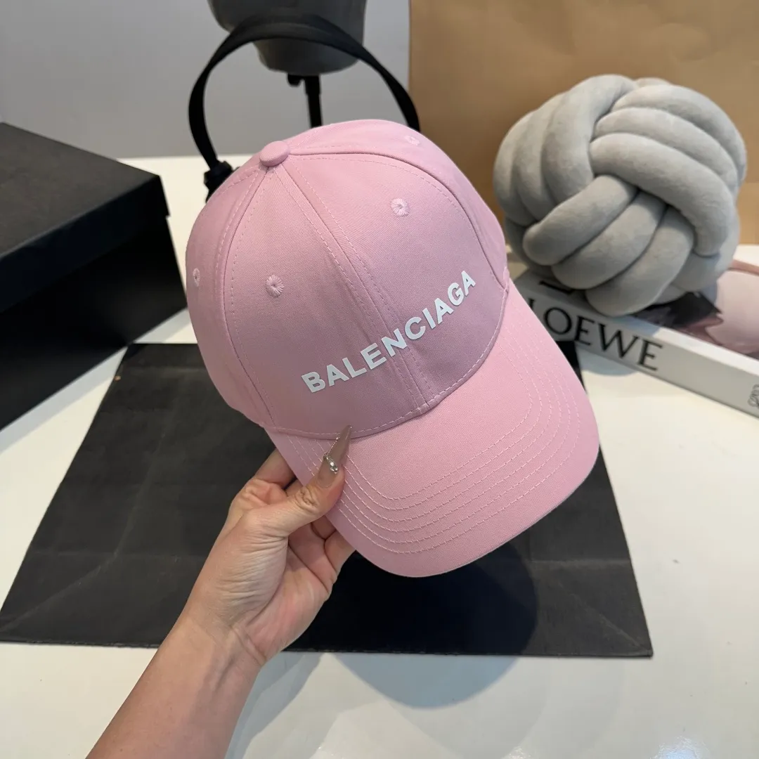 P56 BALENCIAGA Balenciaga's new embroidered logo baseball cap, cool colors, different styles for men and women, the first batch will be shipped first! A must-buy for Paris fans!