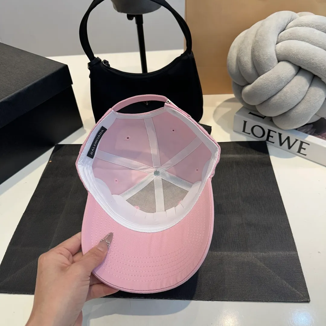 P56 BALENCIAGA Balenciaga's new embroidered logo baseball cap, cool colors, different styles for men and women, the first batch will be shipped first! A must-buy for Paris fans!