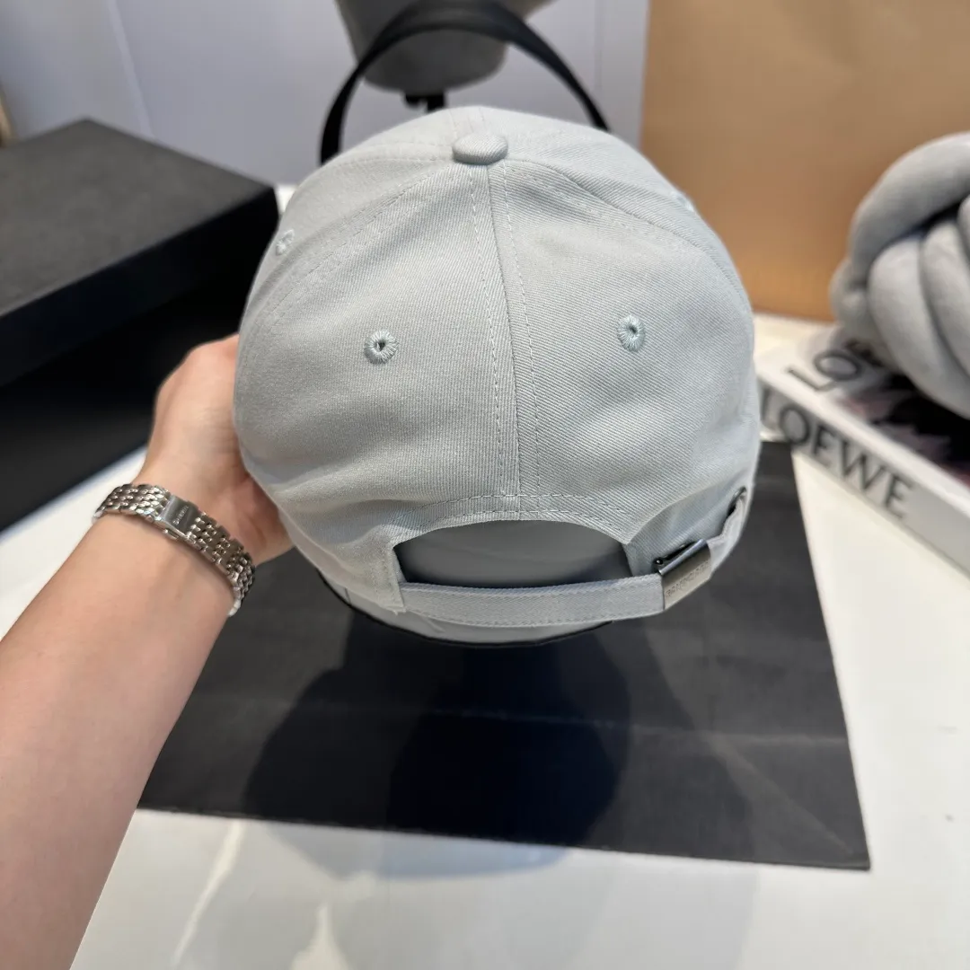 P60 Balenciaga Balenciaga's new baseball cap, personalized and old yuppie style, has a strong sense of design and is a must-have for fashionistas