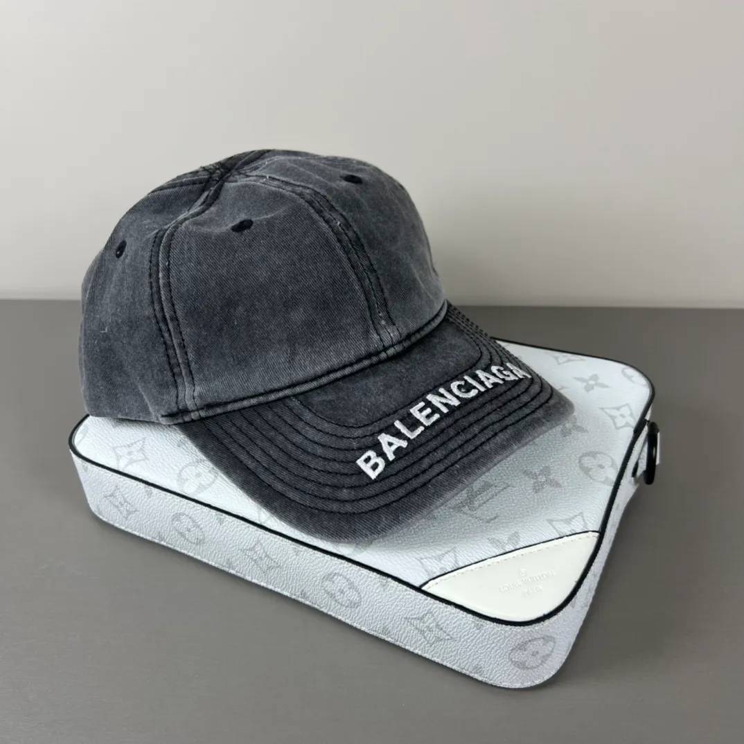 P56 Balenclaga official website new product Balenciaga new baseball cap ready for delivery in seconds🧢Simple, fashionable, super invincible and beautiful hat! Couple style! The advantages of the original product compared to other hats,
