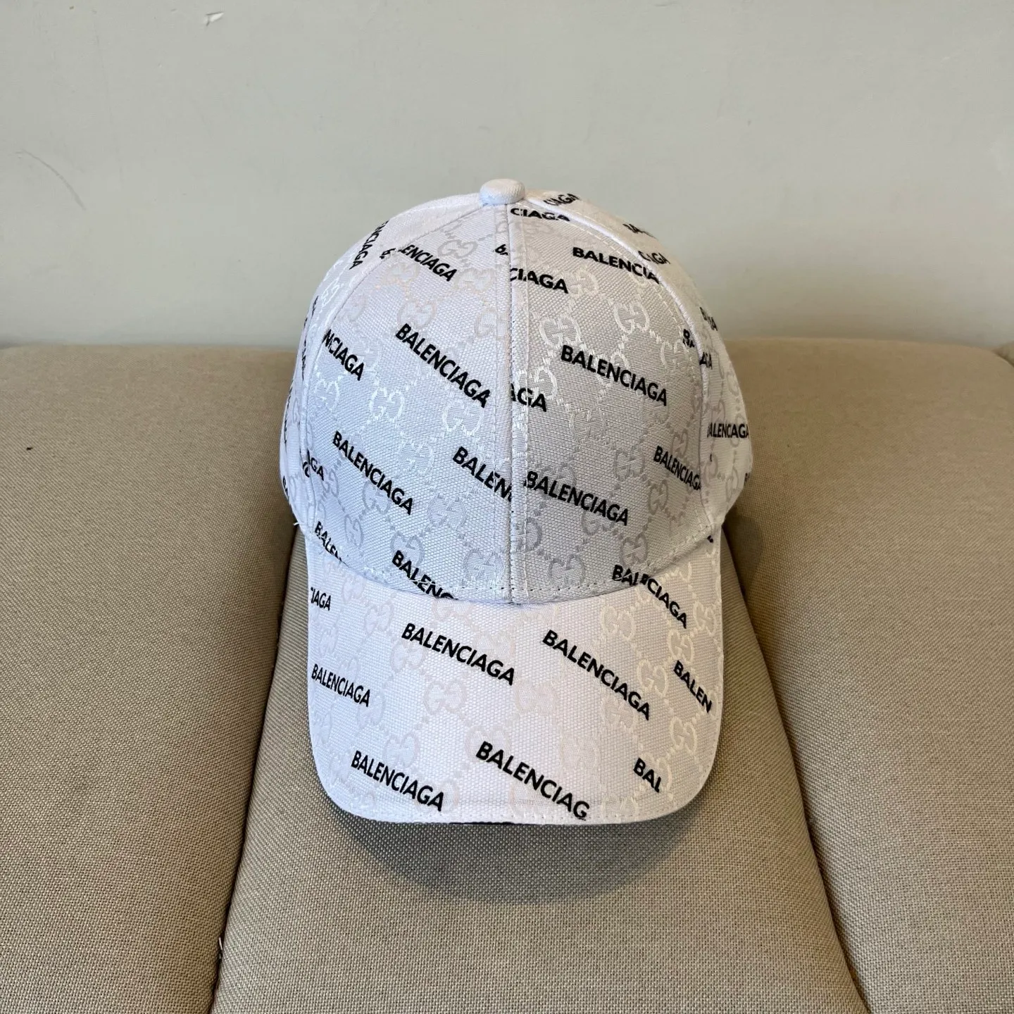 P56 BALENCIAGA new logo baseball cap, cool colors, different styles for men and women, the first batch will be shipped first! A must-buy for Paris fans!