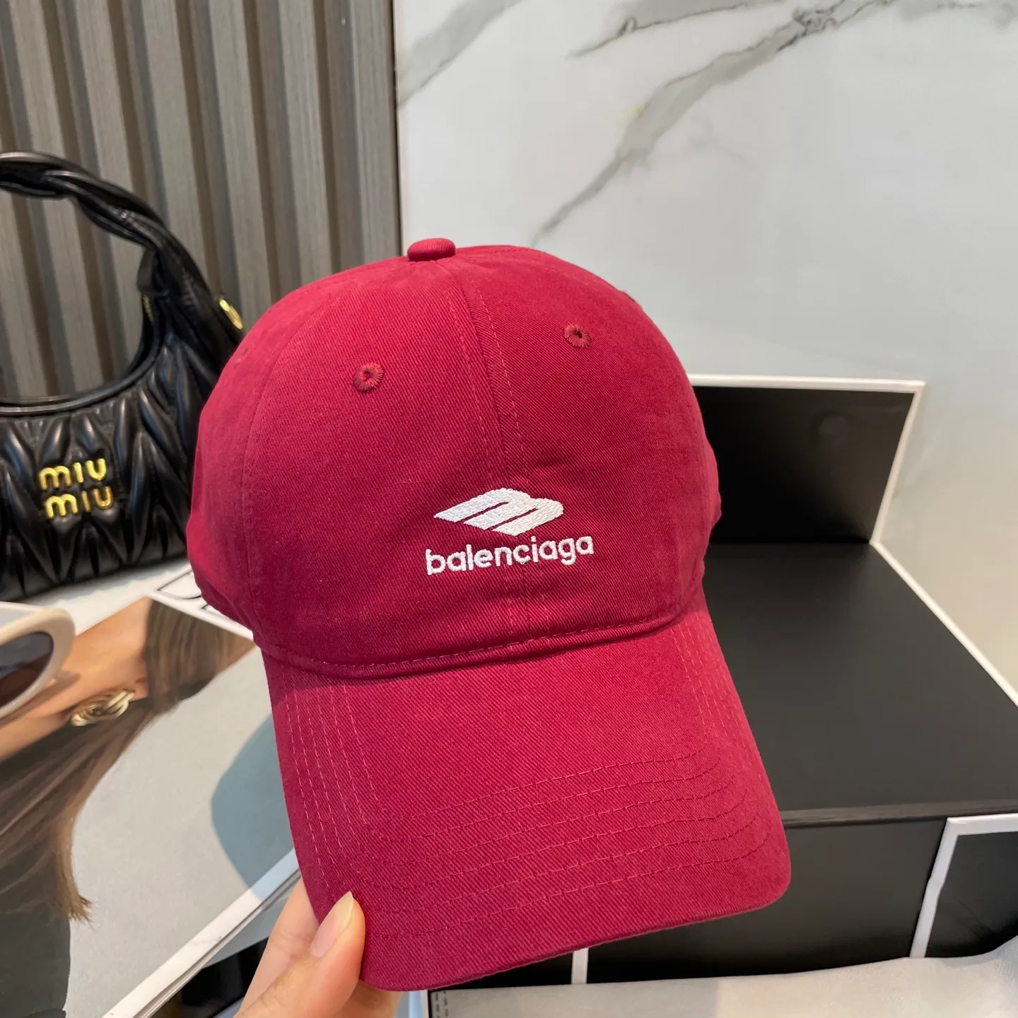 P56 BALENCIAGA Balenciaga's new embroidered logo baseball cap, cool colors, different styles for men and women, the first batch will be shipped first! A must-buy for Paris fans!
