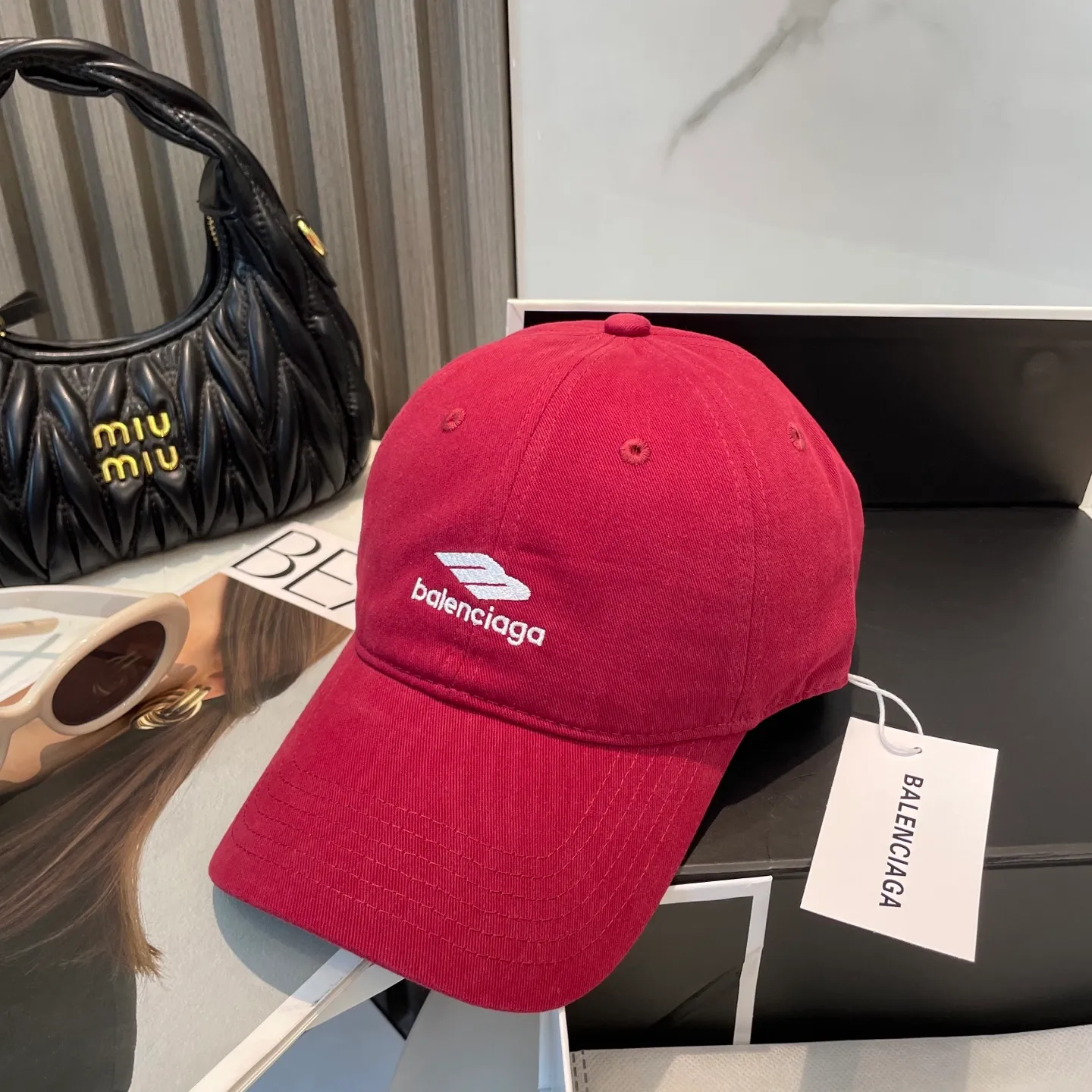 P56 BALENCIAGA Balenciaga's new embroidered logo baseball cap, cool colors, different styles for men and women, the first batch will be shipped first! A must-buy for Paris fans!