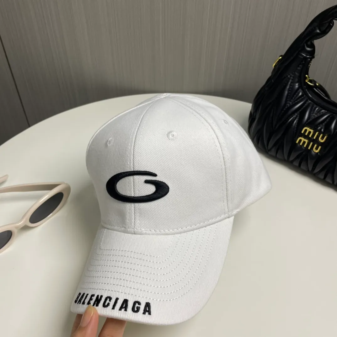 P60 new product Balencia*a new baseball cap with embroidered letters from Balenciaga, ready for delivery in seconds🧢Simple, fashionable, super invincible and beautiful hat! Couple style!