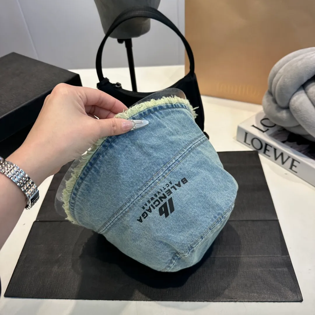P70 Balenciaga denim bucket hat, head circumference 57cm
