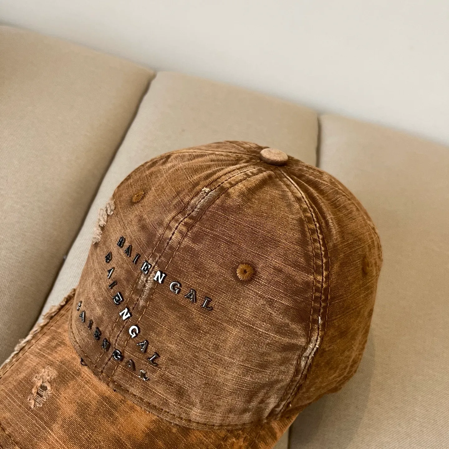 P74 BALENCIAGA new logo baseball cap, cool colors, different styles for men and women, the first batch will be shipped first! A must-buy for Paris fans!