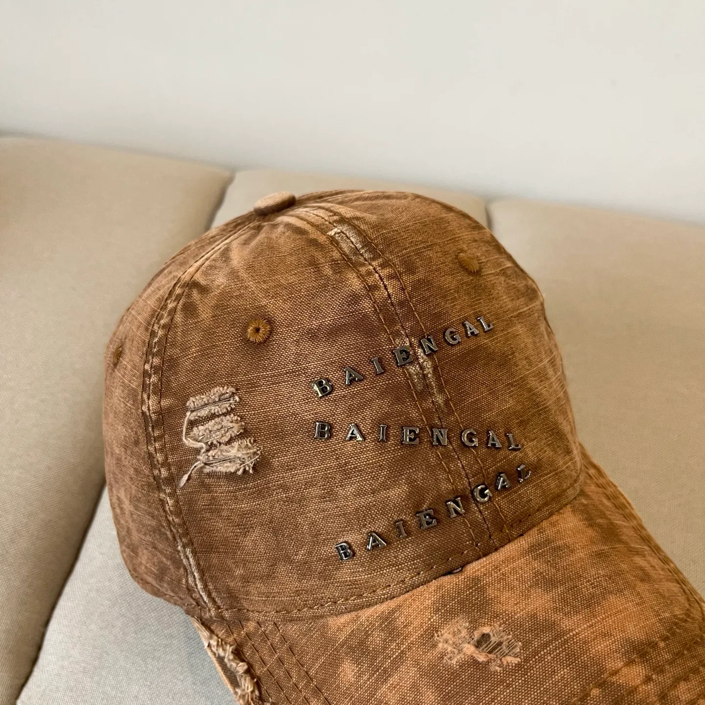 P74 BALENCIAGA new logo baseball cap, cool colors, different styles for men and women, the first batch will be shipped first! A must-buy for Paris fans!