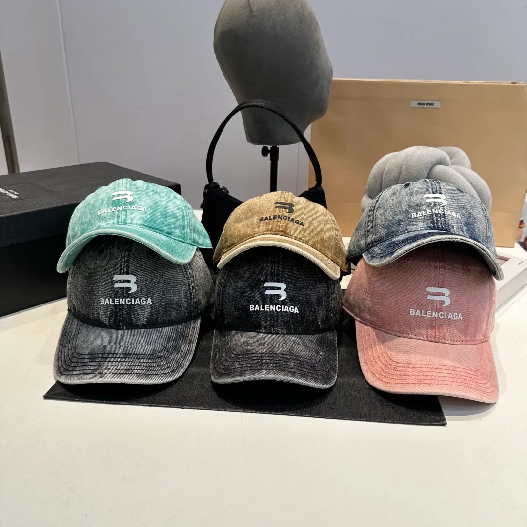 P60 BALENCIAGA 🆕Spring style new personalized baseball cap, high quality and excellent breathability, suitable for all seasons, high-value fashion item! Same style for men and women