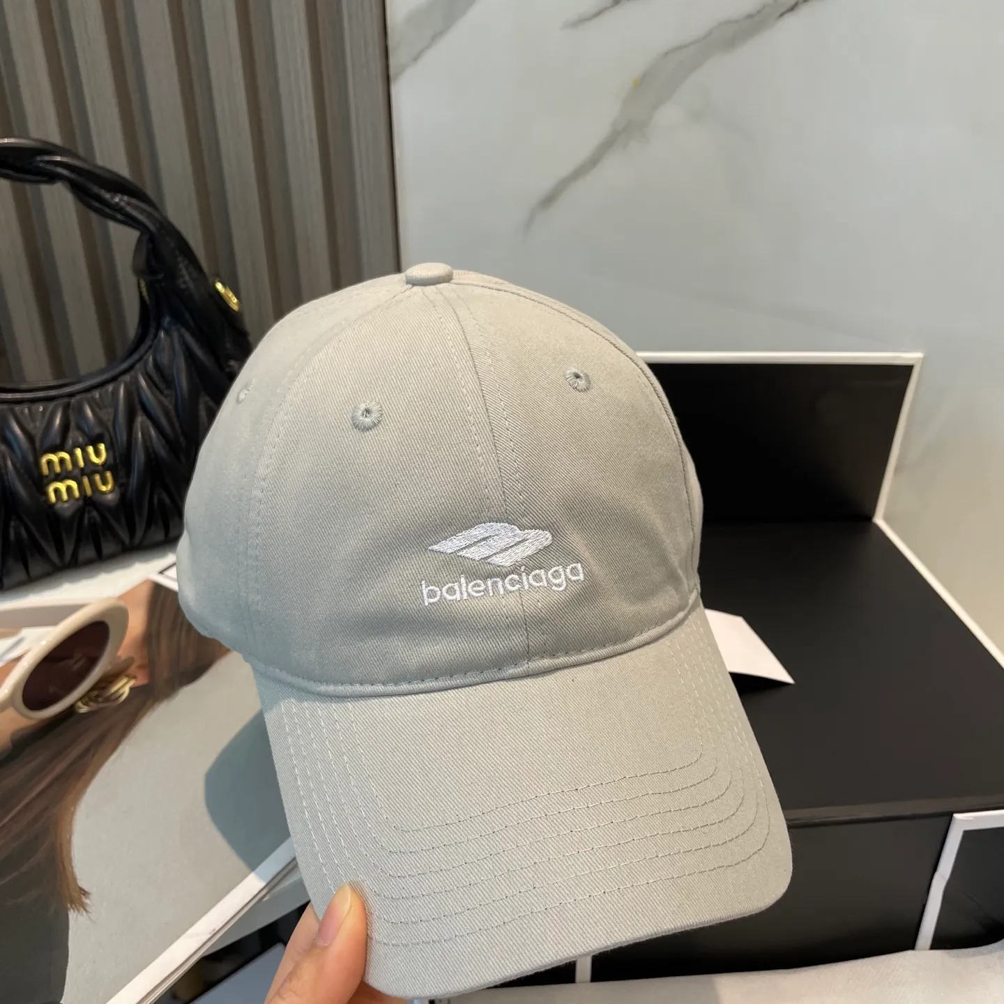 P56 BALENCIAGA Balenciaga's new embroidered logo baseball cap, cool colors, different styles for men and women, the first batch will be shipped first! A must-buy for Paris fans!