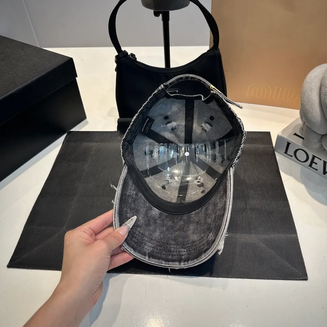 P56 BALENCIAGA Balenciaga's new Korean style distressed hole washed duck cap casual retro fashion versatile street outing travel couple Internet celebrity baseball cap
